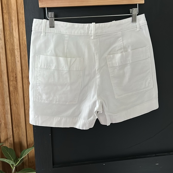 Vince High Rise Khaki Short. Size 4 - Picture 3 of 13
